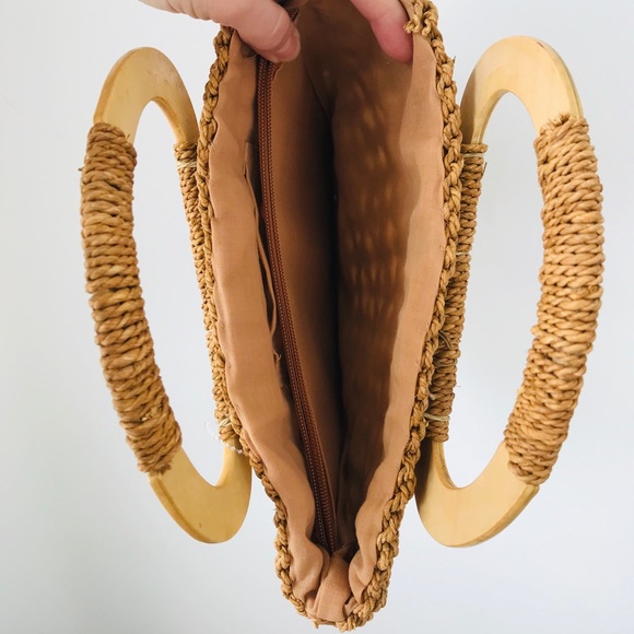 Wicker Straw Purse w/ Wooden Handle - Picture 3 of 3